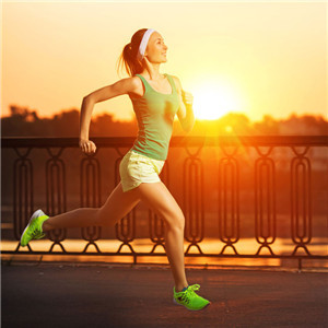 女人奔跑励志图片头像 高清唯美女人奔跑的图片头像