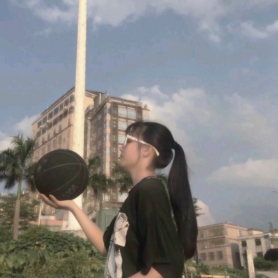 篮球头像女生背影图片