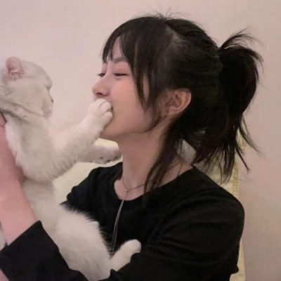 女生抱着猫头像情侣图片