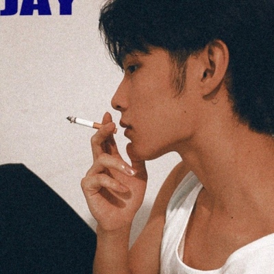 叼着烟的男生头像高清伤感侧脸男生抽着烟的头像图片