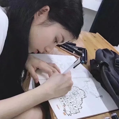 女头看书高清认真学习看书女生头像图片