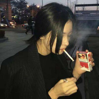 丧女头吸烟图片