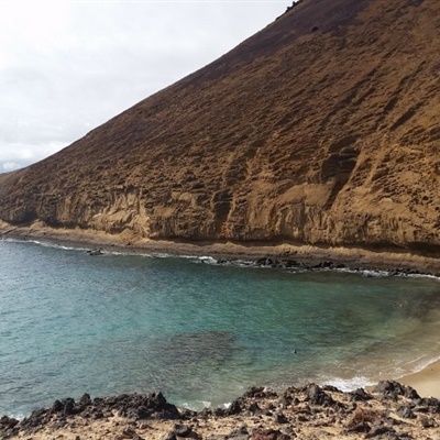 西班牙海边风景头像 浪花拍岸太唯美