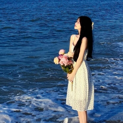 头像海边女生唯美高清好看的背景海边美女头像图片
