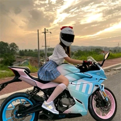 骑摩托车女生头像图片