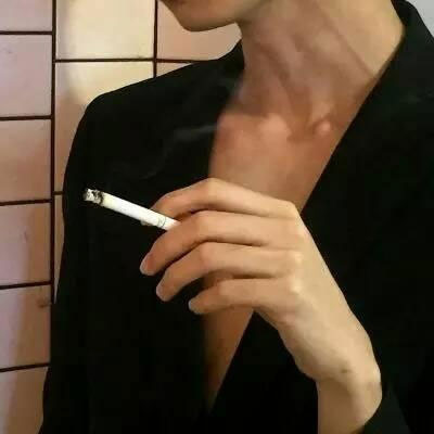 抽烟头像男高冷图片