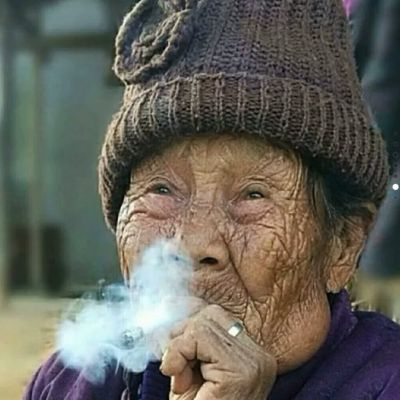老太婆抽烟图片头像图片